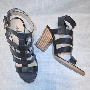 BLOCK HEEL SANDALS | American Eagle